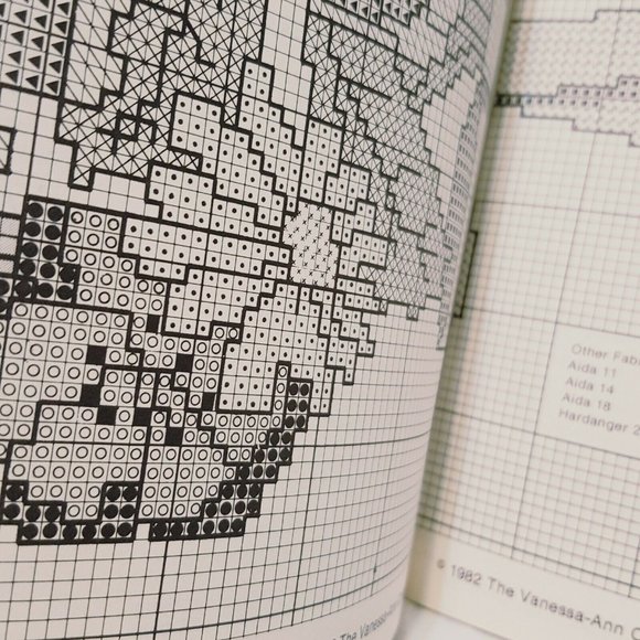 A Teddy Bear Holiday Cross Stitch Sewing Book 1982 - Picture 9 of 12